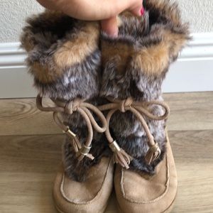 Sam Edelman Faux Fur boots size 5